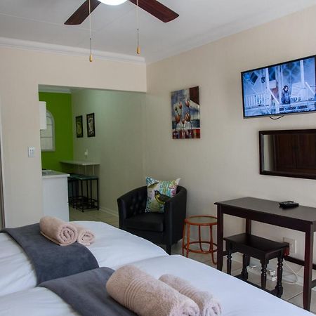 Sunshine Self Catering Apartment Mbombela Bagian luar foto