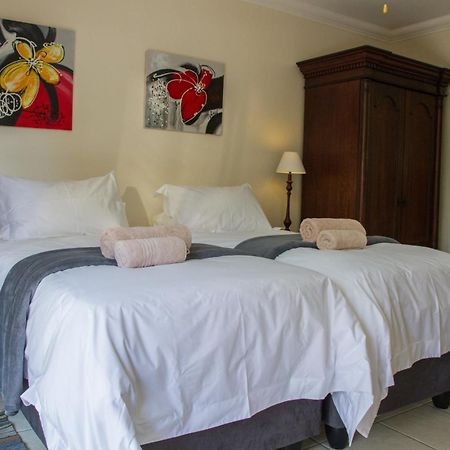 Sunshine Self Catering Apartment Mbombela Bagian luar foto