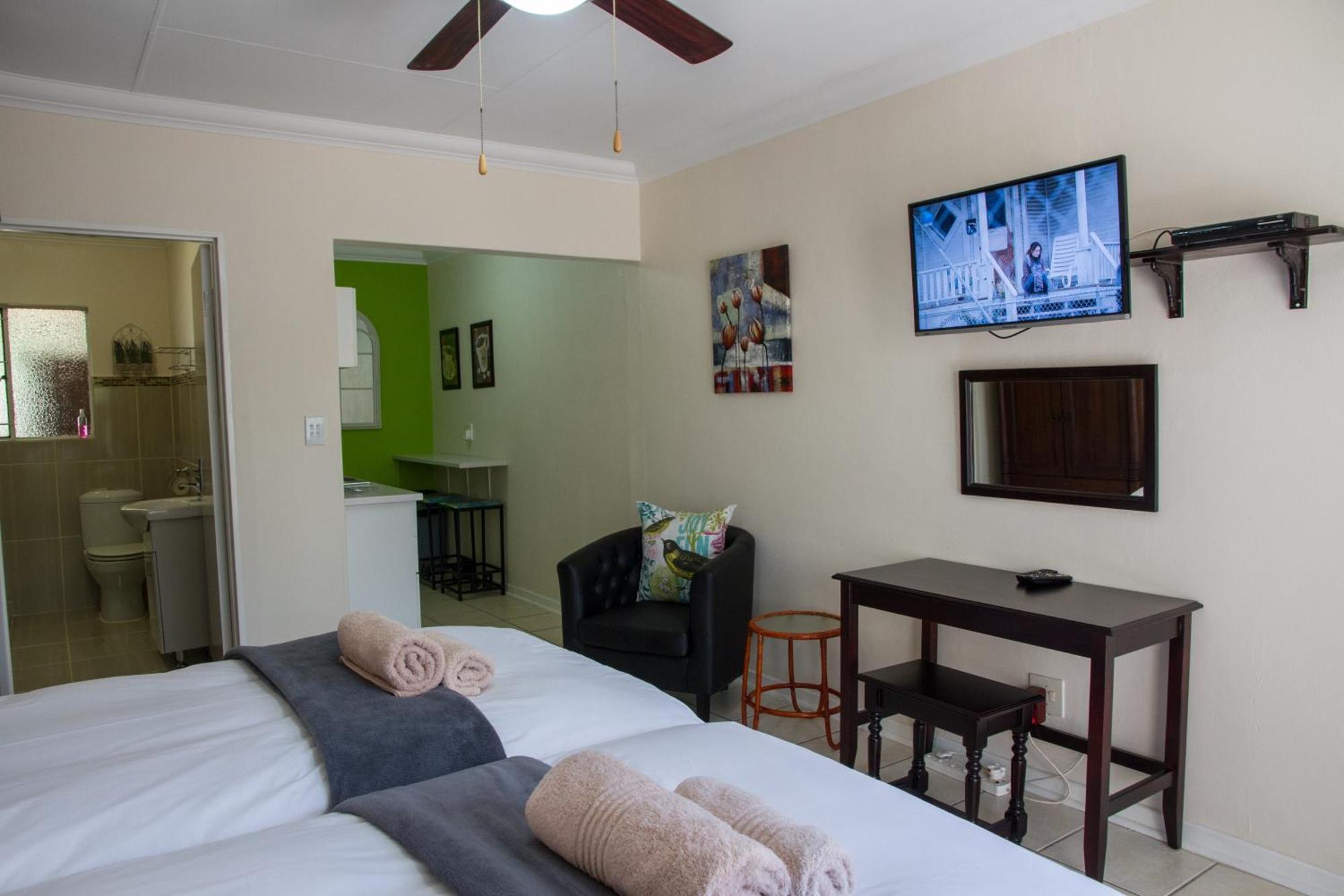 Sunshine Self Catering Apartment Mbombela Bagian luar foto