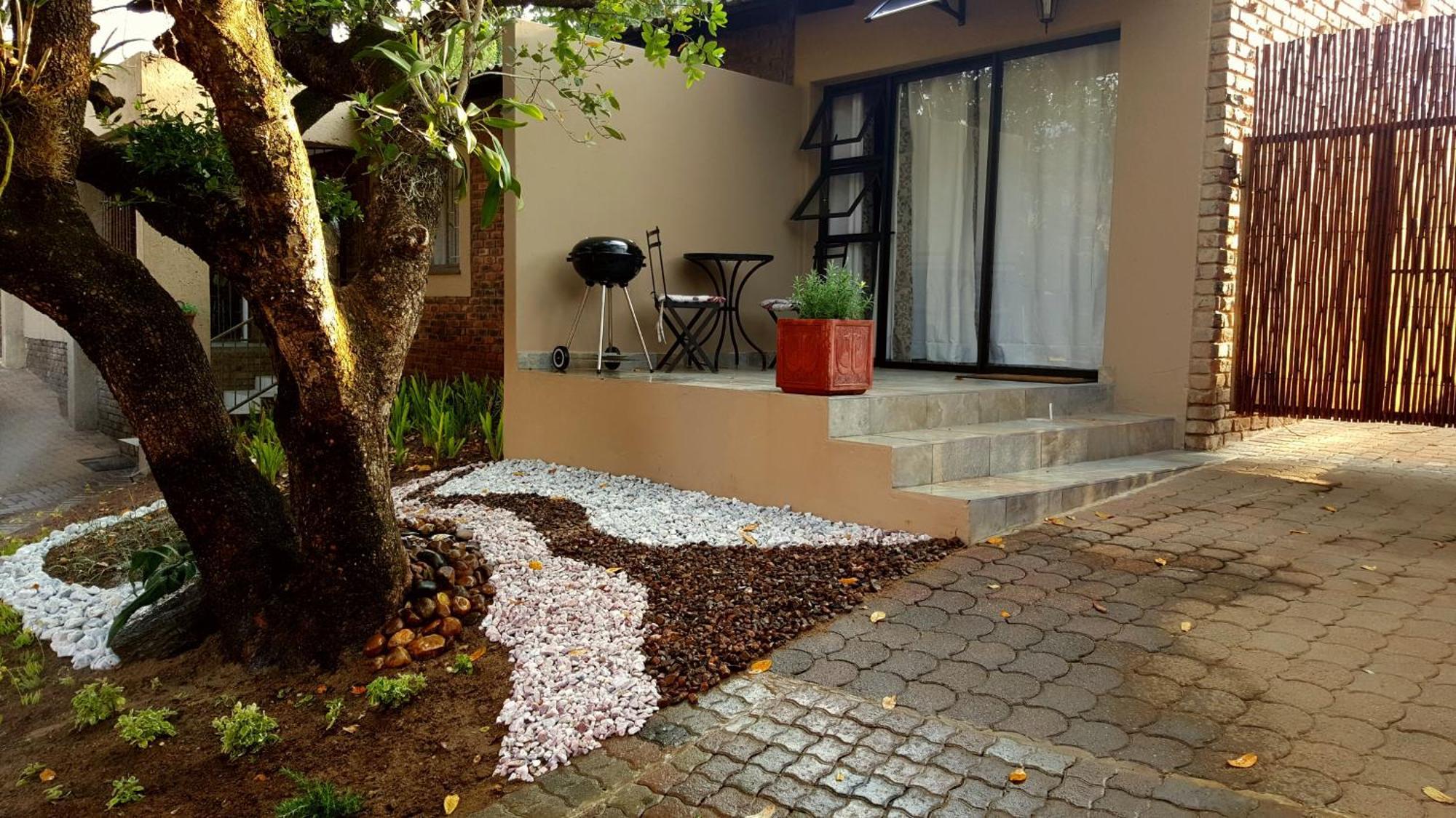 Sunshine Self Catering Apartment Mbombela Bagian luar foto