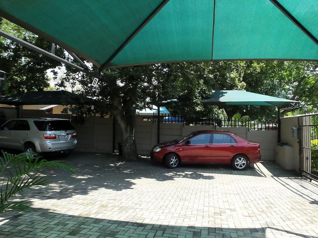 Sunshine Self Catering Apartment Mbombela Bagian luar foto