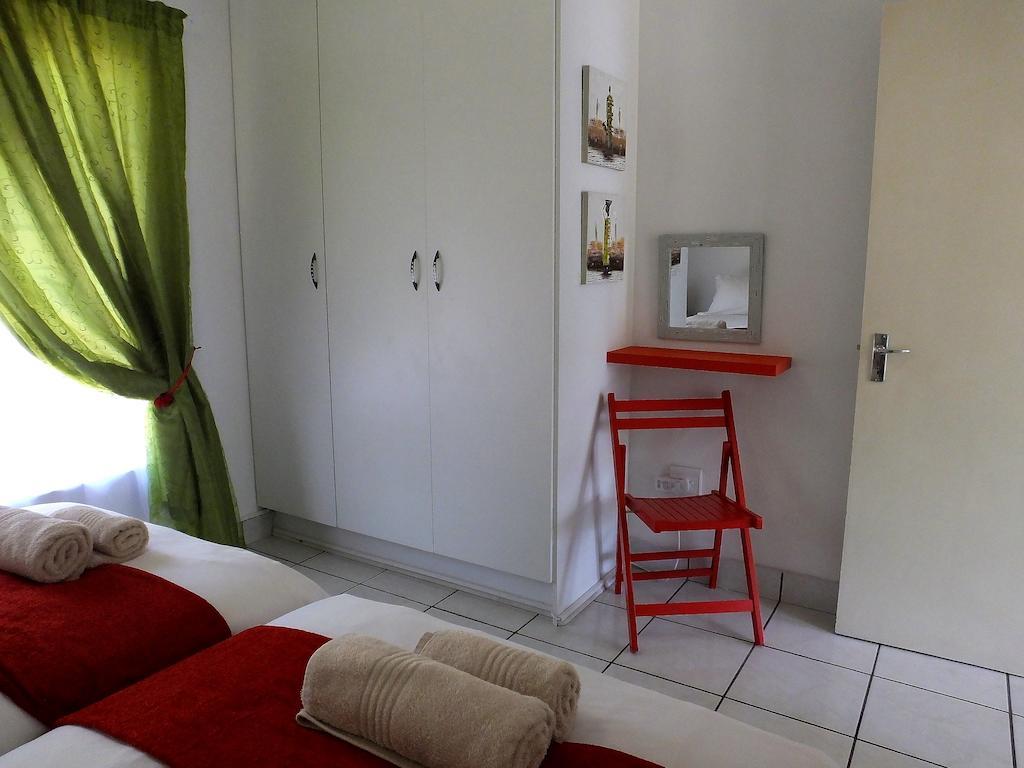 Sunshine Self Catering Apartment Mbombela Ruang foto