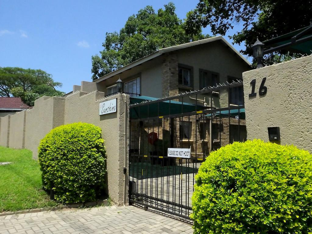 Sunshine Self Catering Apartment Mbombela Bagian luar foto