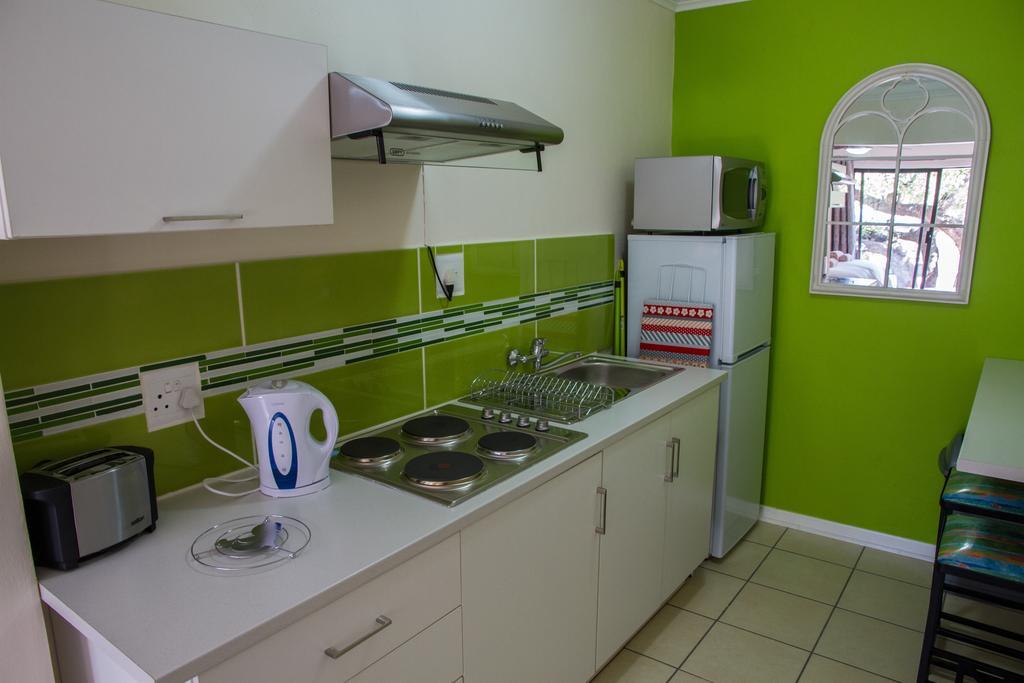 Sunshine Self Catering Apartment Mbombela Bagian luar foto