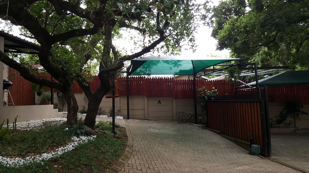 Sunshine Self Catering Apartment Mbombela Bagian luar foto