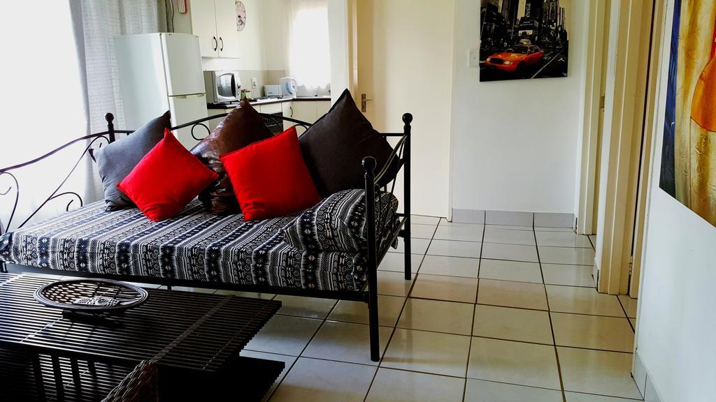 Sunshine Self Catering Apartment Mbombela Bagian luar foto