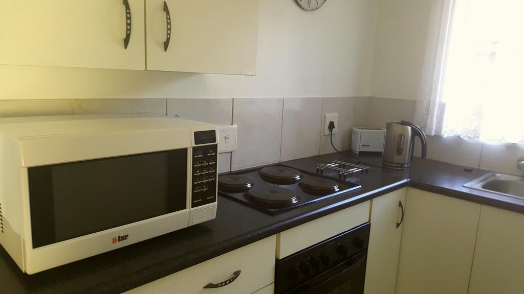 Sunshine Self Catering Apartment Mbombela Bagian luar foto