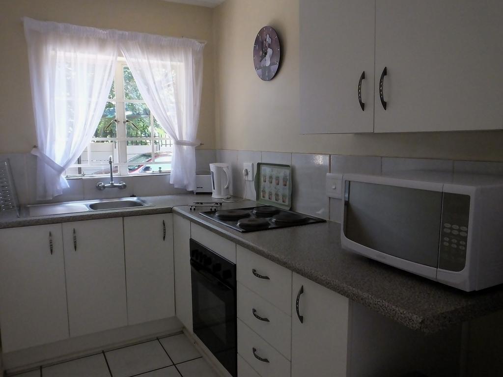 Sunshine Self Catering Apartment Mbombela Bagian luar foto