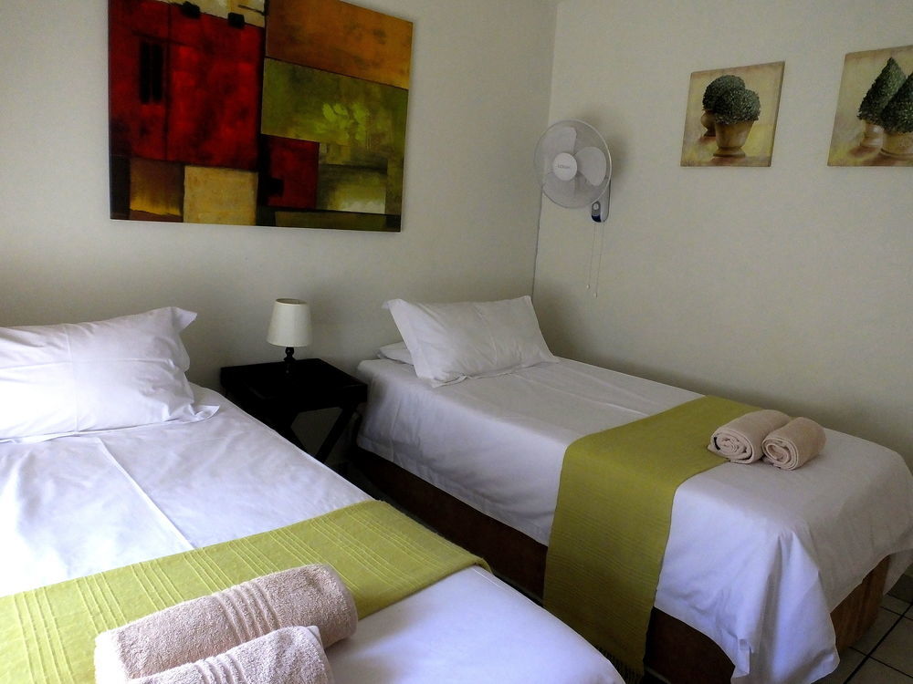 Sunshine Self Catering Apartment Mbombela Bagian luar foto