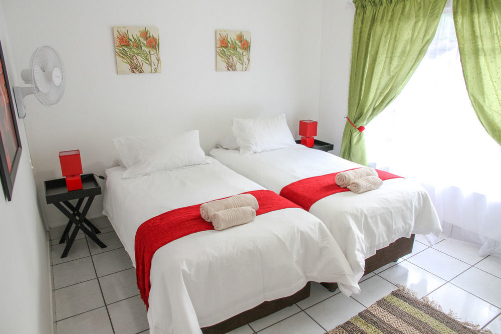 Sunshine Self Catering Apartment Mbombela Bagian luar foto