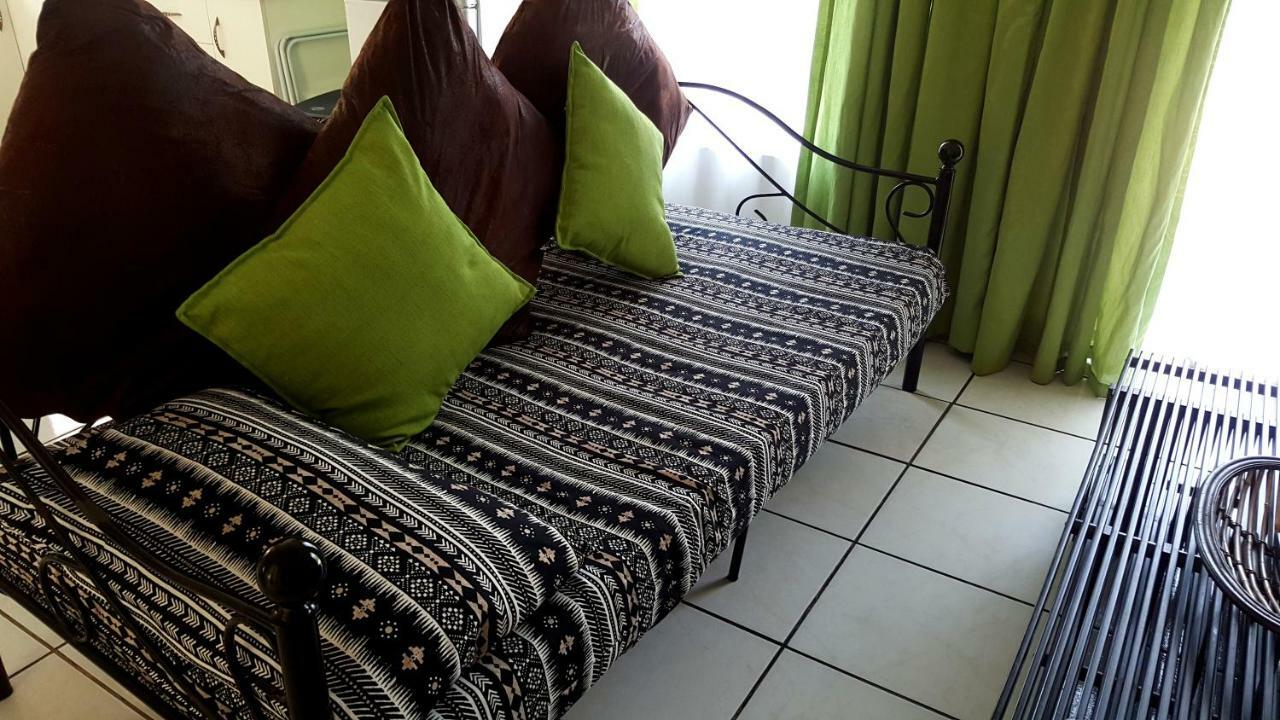 Sunshine Self Catering Apartment Mbombela Bagian luar foto