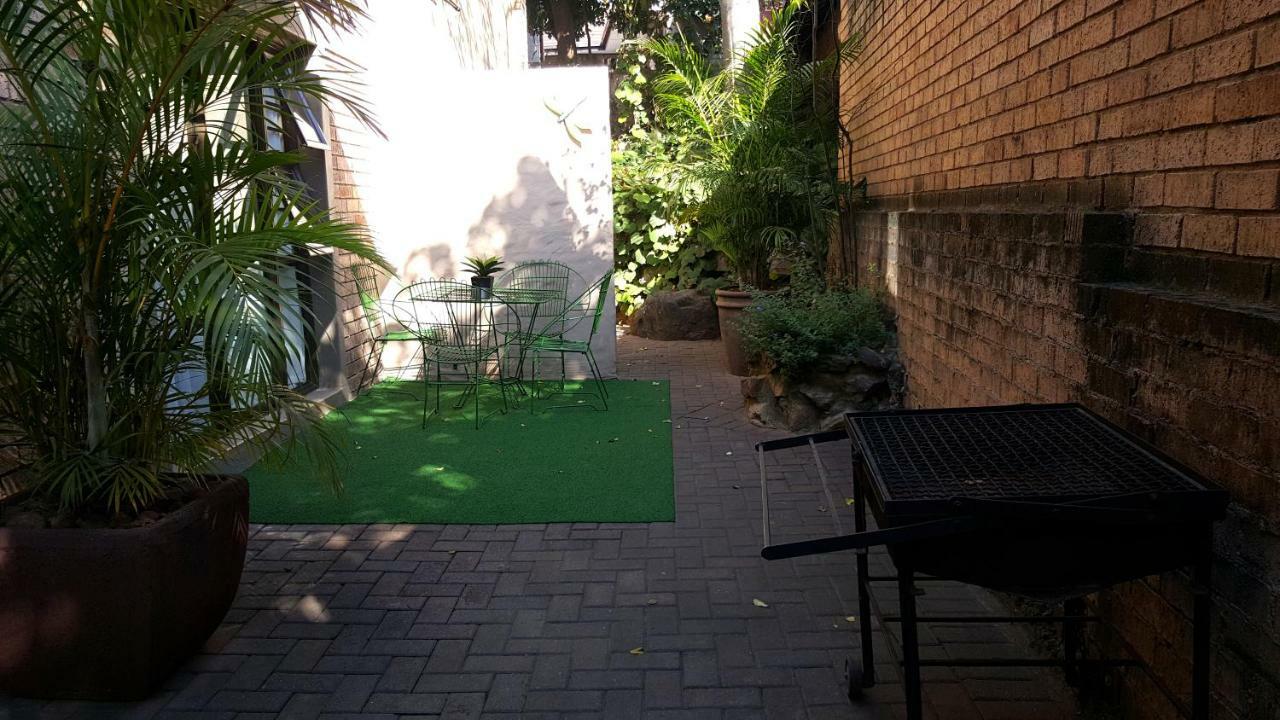 Sunshine Self Catering Apartment Mbombela Bagian luar foto