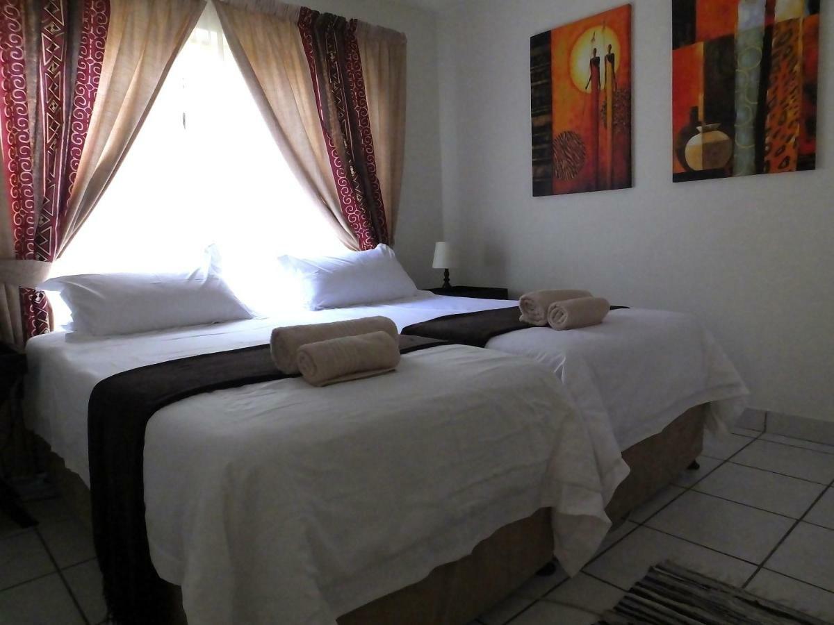 Sunshine Self Catering Apartment Mbombela Bagian luar foto