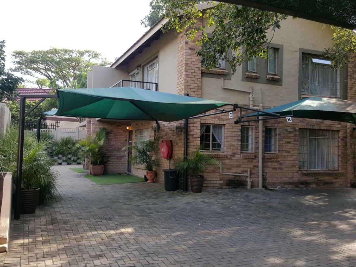 Sunshine Self Catering Apartment Mbombela Bagian luar foto