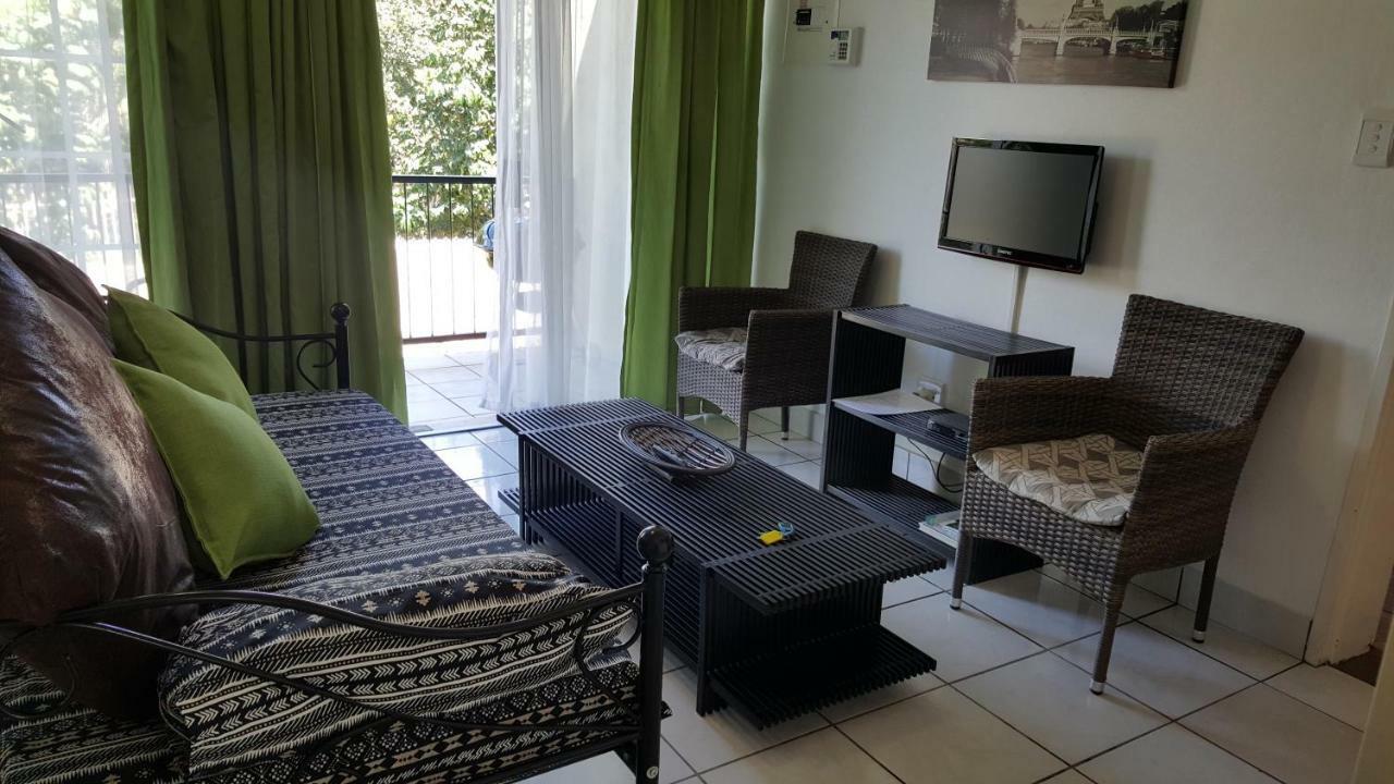 Sunshine Self Catering Apartment Mbombela Bagian luar foto