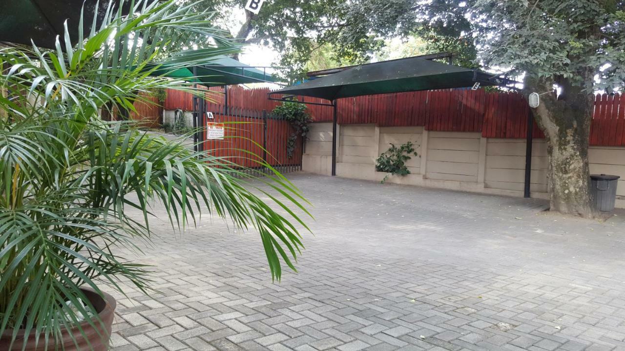 Sunshine Self Catering Apartment Mbombela Bagian luar foto